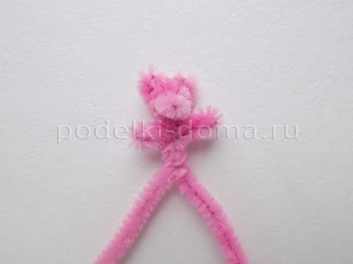 Плюшевый медвежонок из синельной проволоки