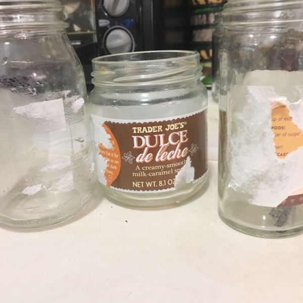 Проверенные временем средства, которыми можно отмыть стеклянные банки от этикеток