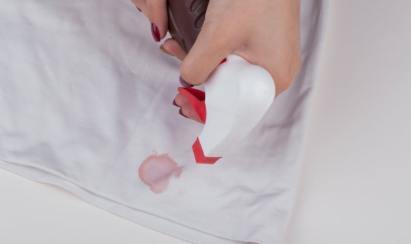 Народные средства, чтобы отстирать пятна от вишни, если порошок не справляется