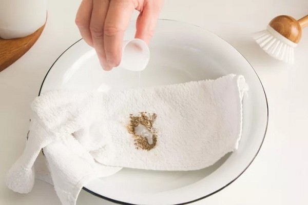 Народные средства для удаления пятен от краски для волос с кожи и одежды Народные средства для удаления пятен от краски для волос с кожи и одежды