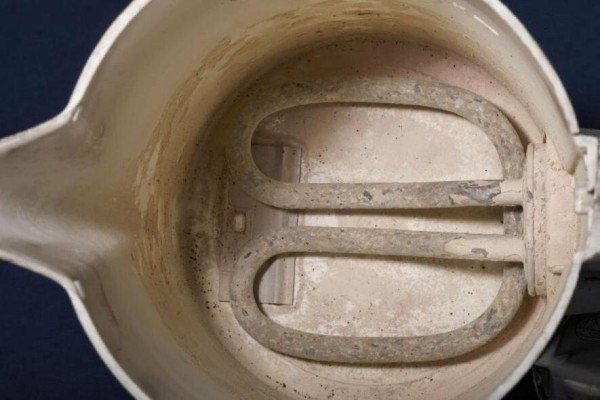 Чем и как почистить чайник от накипи: 5 простых и эффективных способов Чем и как почистить чайник от накипи: 5 простых и эффективных способов