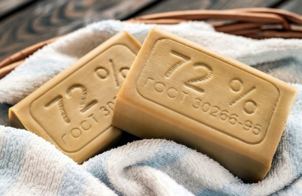 С помощью каких средств можно удалить даже стойкие жирные пятна с одежды