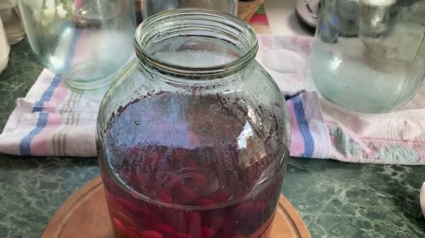 Консервируем безопасно: как слить первый кипяток из банки и не обжечь руки Консервируем безопасно: как слить первый кипяток из банки и не обжечь руки