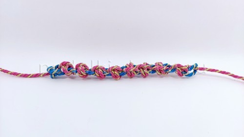 Как сплести браслеты из шнуров и нитей Как сплести браслеты из шнуров и нитей