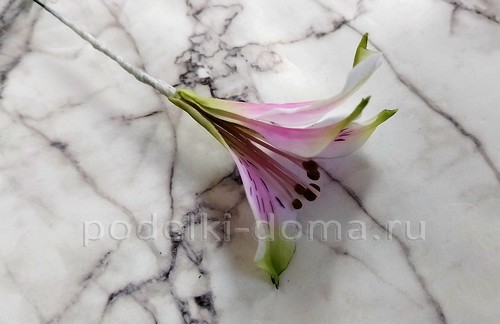 Цветок альстромерия из холодного фарфора