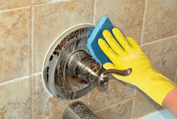 Вернуть блеск и чистоту: чем лучше всего мыть душевую кабину Вернуть блеск и чистоту: чем лучше всего мыть душевую кабину