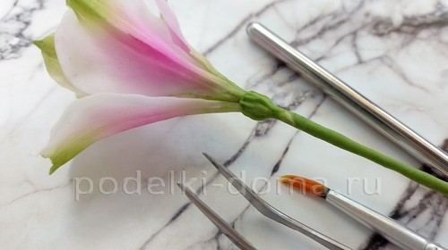Цветок альстромерия из холодного фарфора