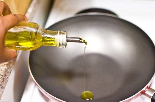 Секреты кухни: как избежать разбрызгивания жира во время жарки Секреты кухни: как избежать разбрызгивания жира во время жарки