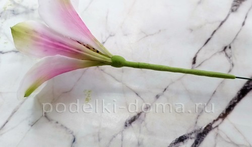 Цветок альстромерия из холодного фарфора