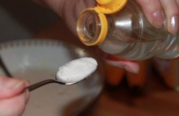 Враг пышного теста, или Почему нельзя гасить соду уксусом в ложке Враг пышного теста, или Почему нельзя гасить соду уксусом в ложке