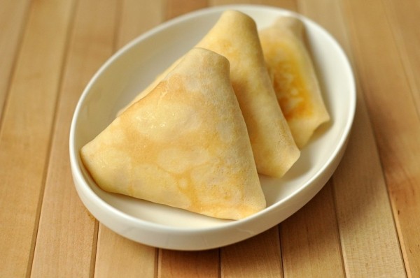 Простой способ красиво свернуть блинчик треугольником Простой способ красиво свернуть блинчик треугольником