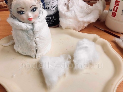 Снегурочка из смешанного папье-маше