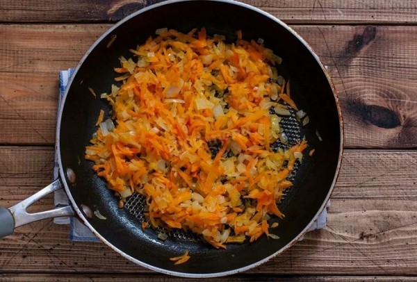 Раскрыт секрет, который поможет сделать зажарку из лука и моркови еще вкуснее Раскрыт секрет, который поможет сделать зажарку из лука и моркови еще вкуснее
