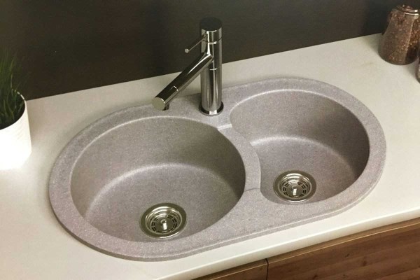 Почему одежду нужно стирать в газировке, а ванну чистить грейпфрутом: необычные лайфхаки Почему одежду нужно стирать в газировке, а ванну чистить грейпфрутом: необычные лайфхаки