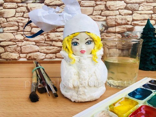 Снегурочка из смешанного папье-маше