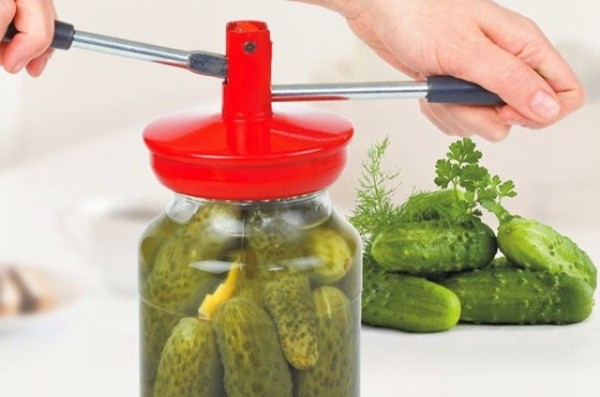 Как сохранить консервированные огурцы, если они помутнели, можно ли их есть