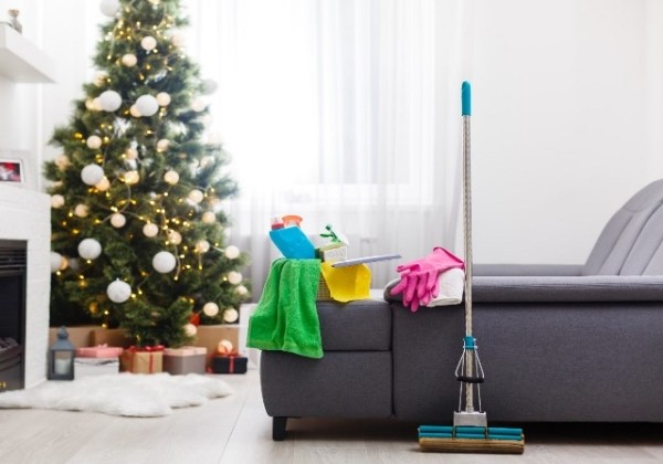 Как правильно провести уборку перед Новым годом и что из вещей нужно выбросить