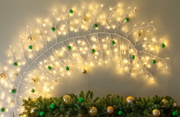 Учимся у профессионалов: как красиво намотать гирлянду на елку, чтобы она светилась изнутри