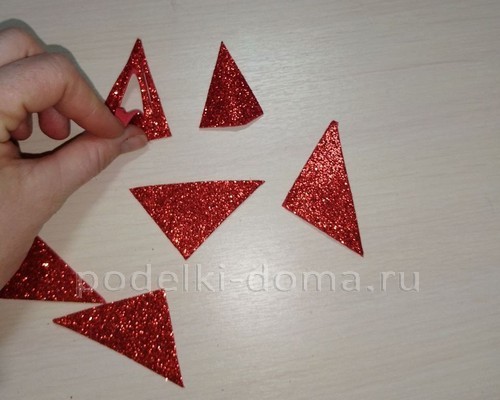 Эко-ёлка — поделка из подручного материала Эко-ёлка — поделка из подручного материала