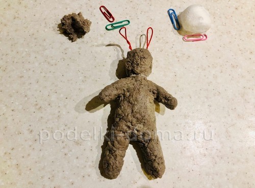 Ёлочная игрушка Зайка в технике ватного папье-маше