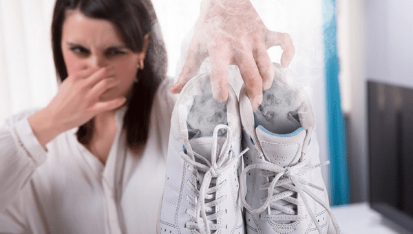 Мыло, сода, чай: бюджетные лайфхаки, как убрать неприятный запах из обуви Мыло, сода, чай: бюджетные лайфхаки, как убрать неприятный запах из обуви