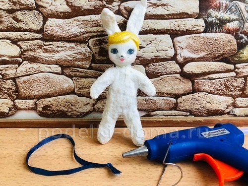 Ёлочная игрушка Зайка в технике ватного папье-маше