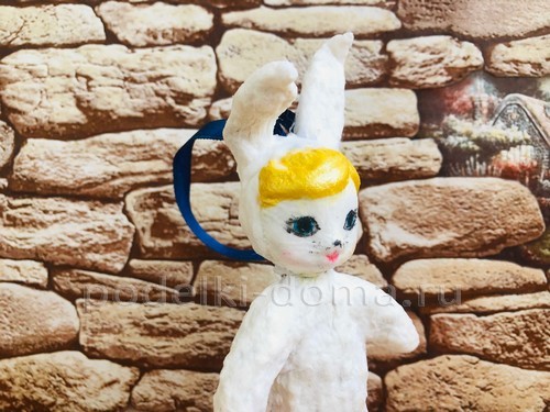 Ёлочная игрушка Зайка в технике ватного папье-маше