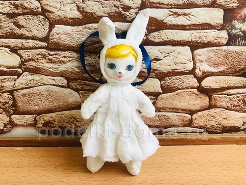 Ёлочная игрушка Зайка в технике ватного папье-маше