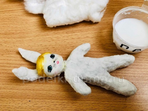 Ёлочная игрушка Зайка в технике ватного папье-маше