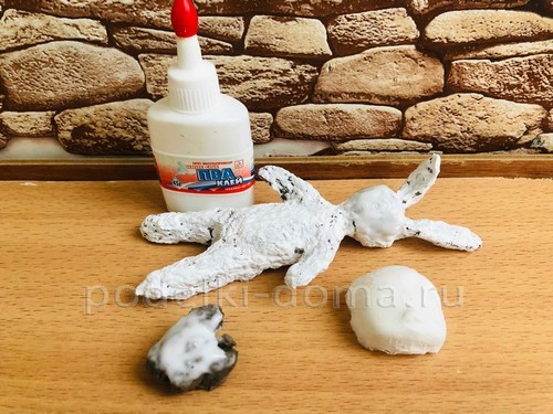 Ёлочная игрушка Зайка в технике ватного папье-маше