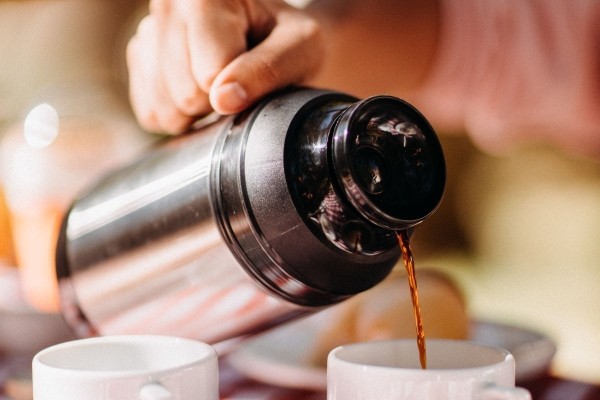 Проверенные хитрости, которые помогут избавиться от чайного налета на чашках и в термосе Проверенные хитрости, которые помогут избавиться от чайного налета на чашках и в термосе