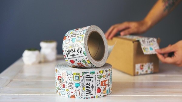 Доступный и быстрый способ оторвать скотч, если под рукой нет ножниц Доступный и быстрый способ оторвать скотч, если под рукой нет ножниц