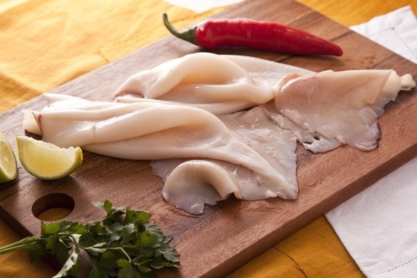 Учимся быстро чистить свежих и замороженных кальмаров Учимся быстро чистить свежих и замороженных кальмаров