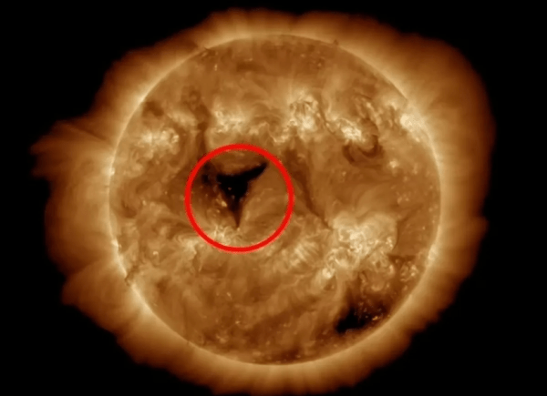 Уже на подходе: к Земле несется первая волна мощной магнитной бури Уже на подходе: к Земле несется первая волна мощной магнитной бури