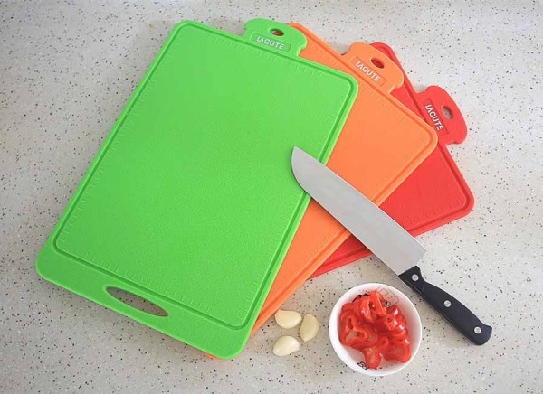 Простые и быстрые способы очистки пластиковой разделочной доски Простые и быстрые способы очистки пластиковой разделочной доски