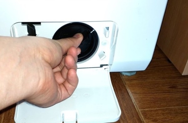 Когда и чем нужно чистить стиральную машинку