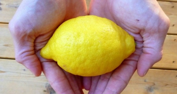 Доступные и простые способы, которые позволят вернуть белизну белым кроссовкам Доступные и простые способы, которые позволят вернуть белизну белым кроссовкам