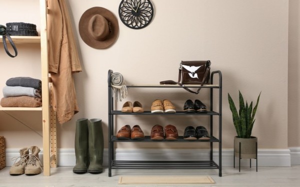 Секретные лайфхаки для хранения зимней обуви, чтобы она меньше занимала места