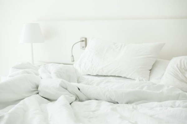 Как сделать постельное белье ароматным: 3 проверенных способа