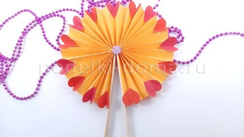 Как сделать вертушку из бумаги Как сделать вертушку из бумаги