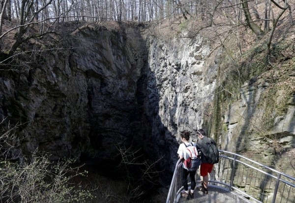 Погружение в бесконечную глубину: тайна пещеры в Чехии