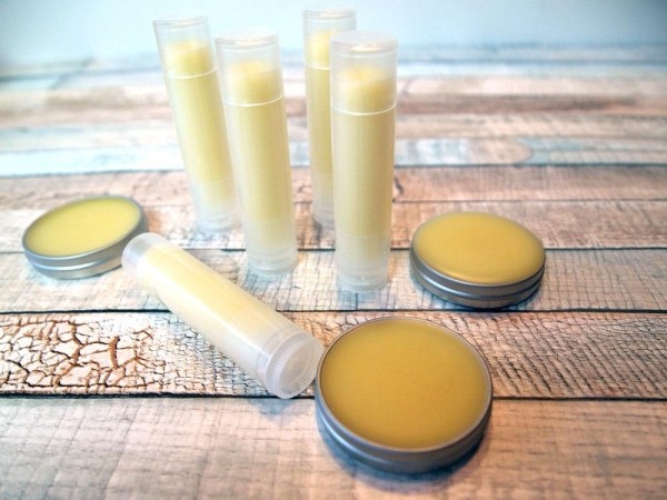 Необычное применение бальзама для губ: зачем смазывать им ноги Необычное применение бальзама для губ: зачем смазывать им ноги