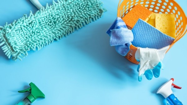 Мытье полов без разводов: что надо добавить в воду