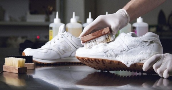 Проверенные хитрости: как  восстановить белые кроссовки и кеды при помощи бюджетных средств
