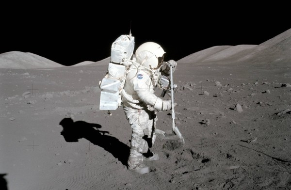 По какой причине геологу и астронавту «Аполлона-17» Харрисону Шмитту было трудно дышать на Луне По какой причине геологу и астронавту «Аполлона-17» Харрисону Шмитту было трудно дышать на Луне