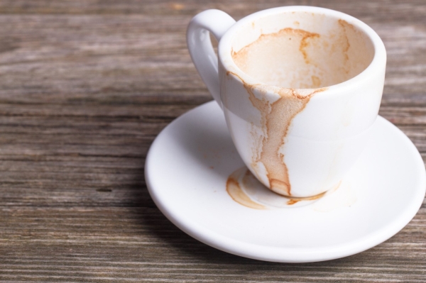 Несколько способов удалить коричневые пятна от кофе и чая с кружек Несколько способов удалить коричневые пятна от кофе и чая с кружек