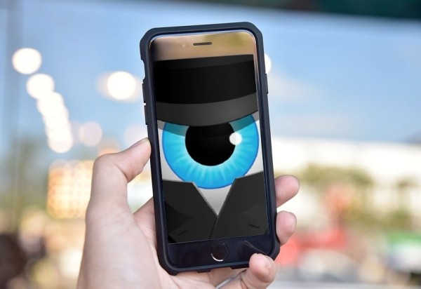 Пять признаков того, что за вами могут следить через камеру телефона Пять признаков того, что за вами могут следить через камеру телефона