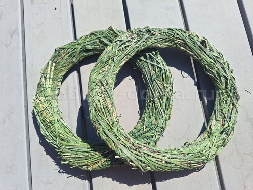 Делаем основу для венков из травы