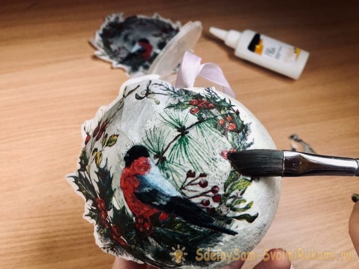 Ёлочный шар из упаковки от яиц Ёлочный шар из упаковки от яиц