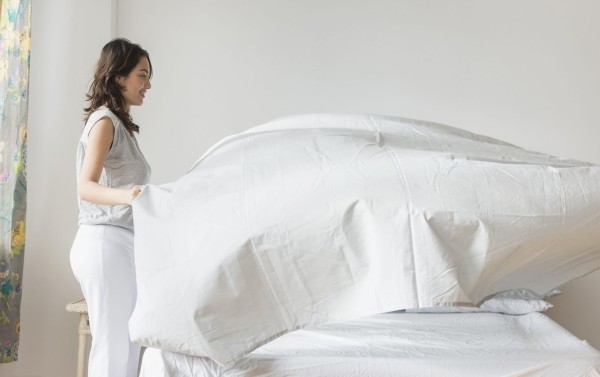 Насколько часто нужно стирать постельное белье и как это правильно делать